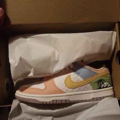 nike dunk low se sanded gold